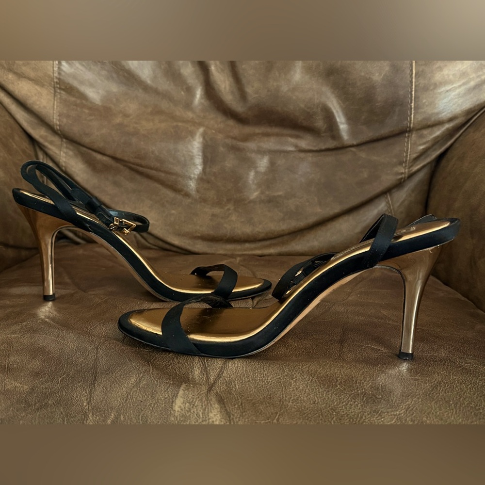 BCBGMAXAZRIA heels- size 9M/39
Sexy delicate black heels